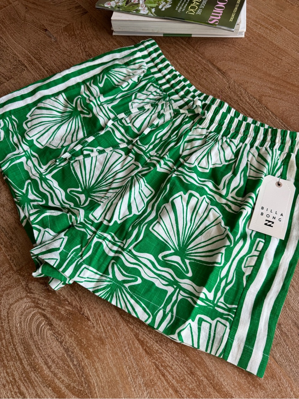 Billabong Green & White Seashell Short